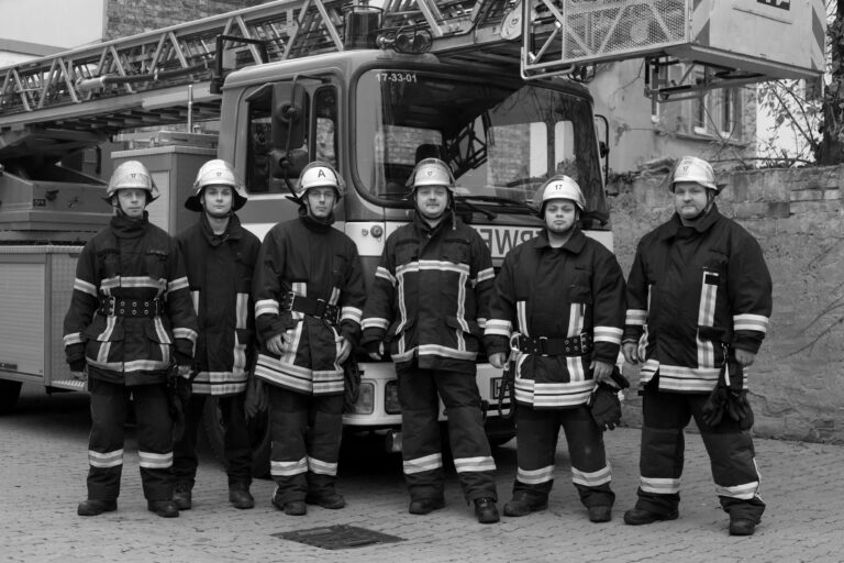 Mitglieder einer Freiwilligen Feuerwehr / Members of a Volunteer Fire Brigade, 2013