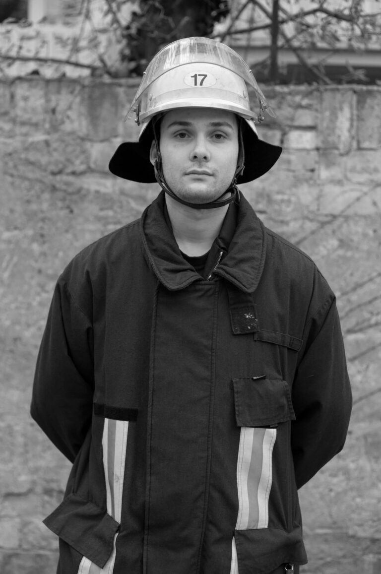 Mitglied einer Freiwilligen Feuerwehr / Member of a Volunteer Fire Brigade, 2013