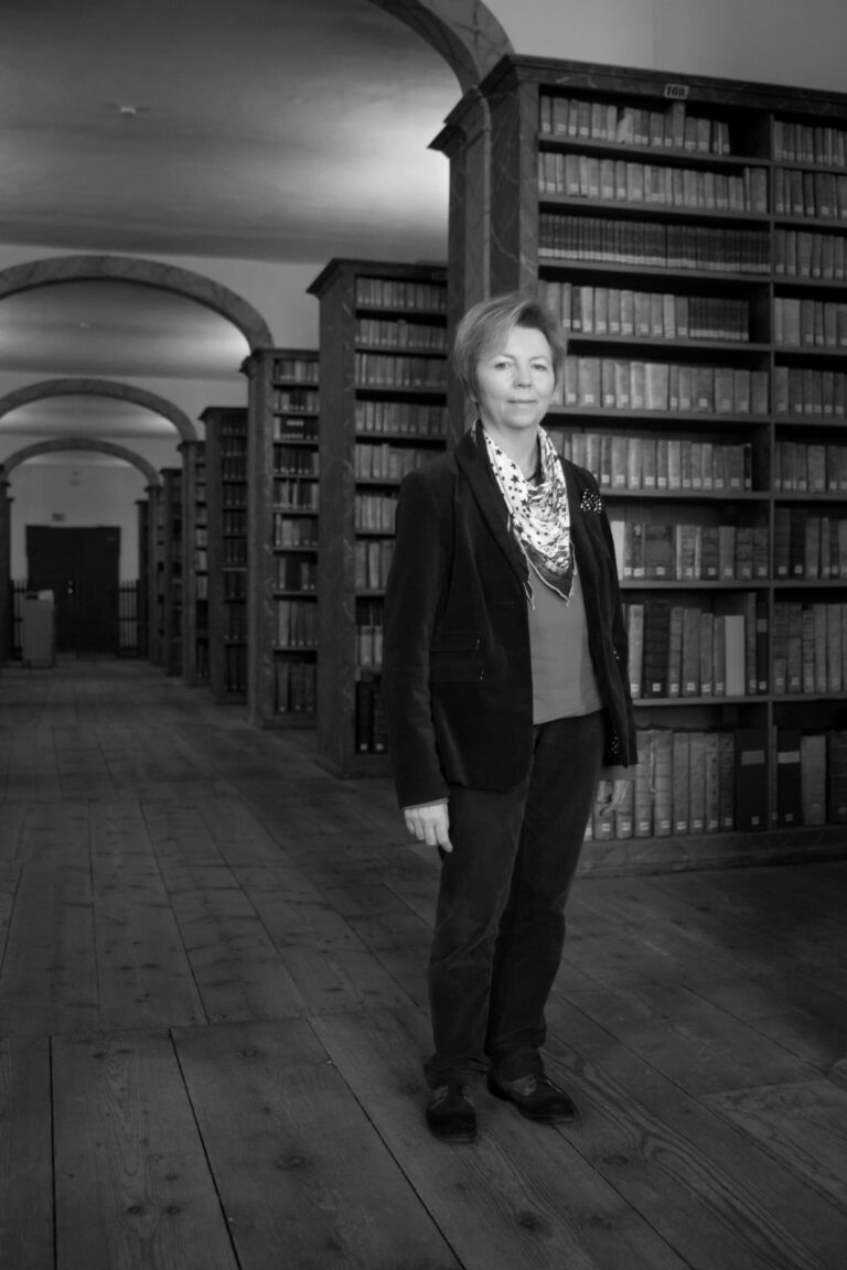 Wissenschaftliche Bibliothekarin / Scientific Librarian, 2014